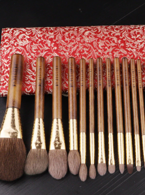 Makeup brushes tool with cosmetic bag